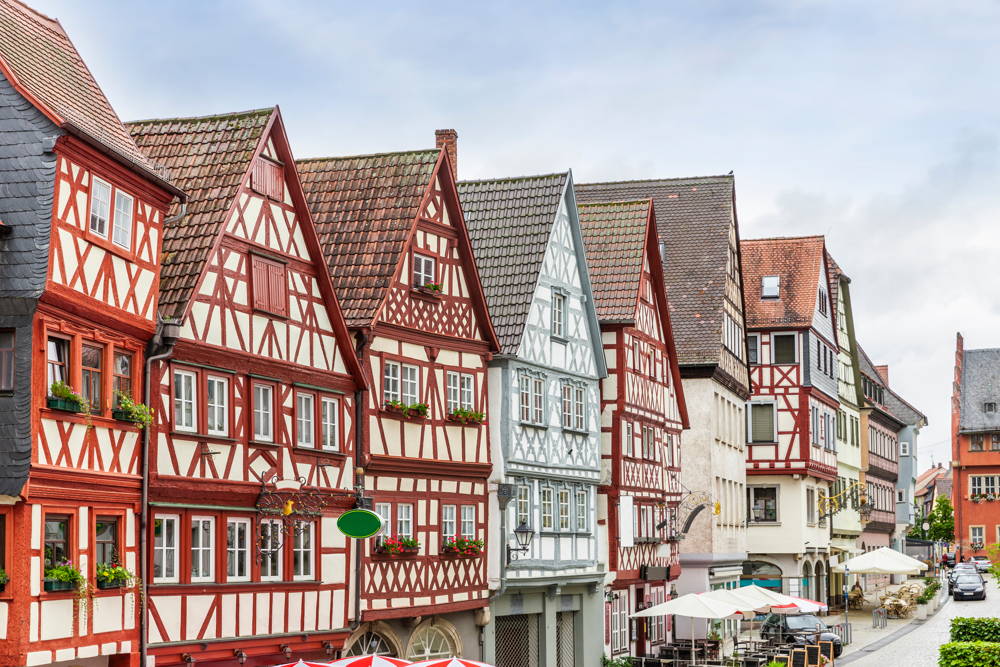 Reihe von Fachwerkhäusern