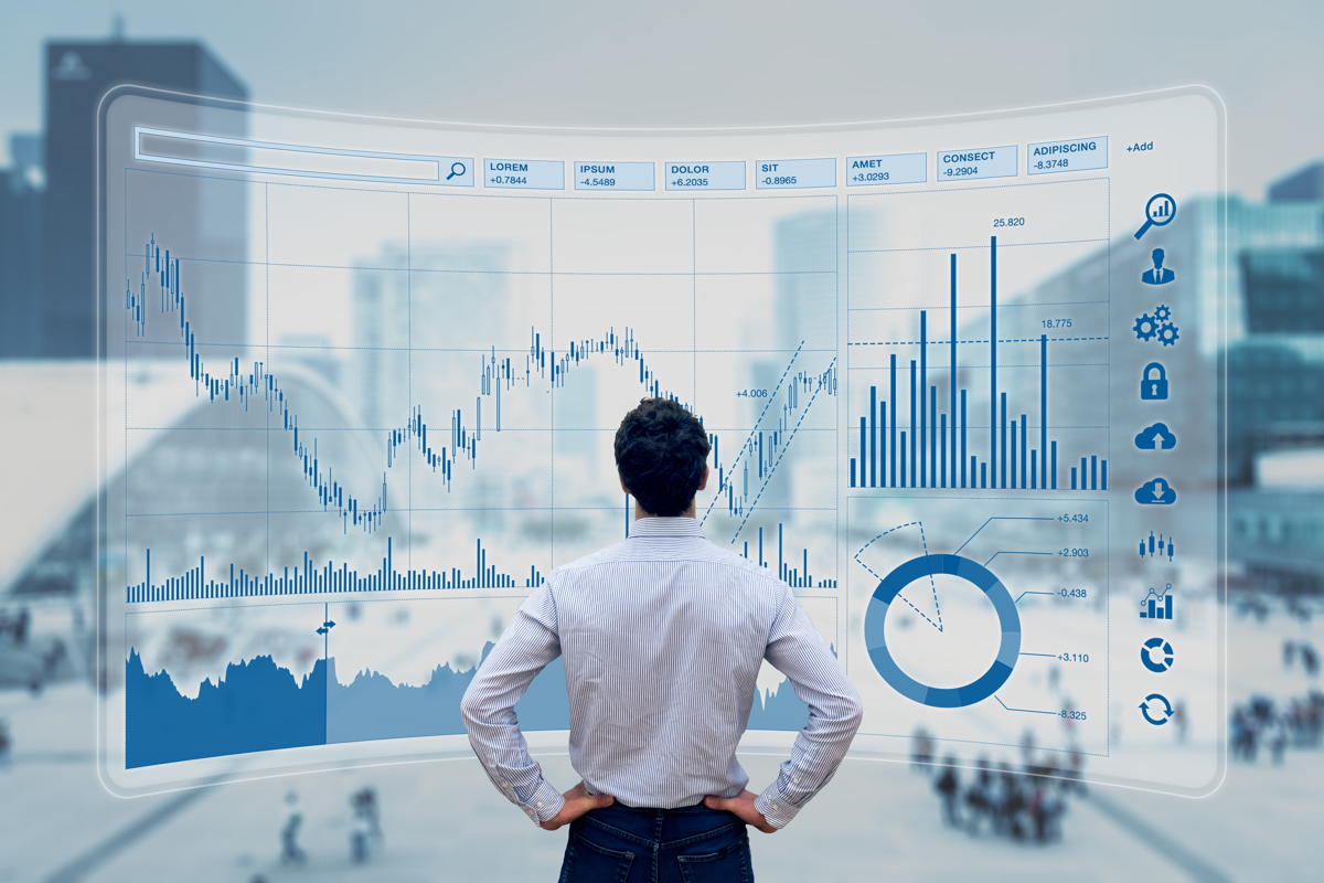 Geschäftsmann betrachtet Statistiken für eine Standortanalyse